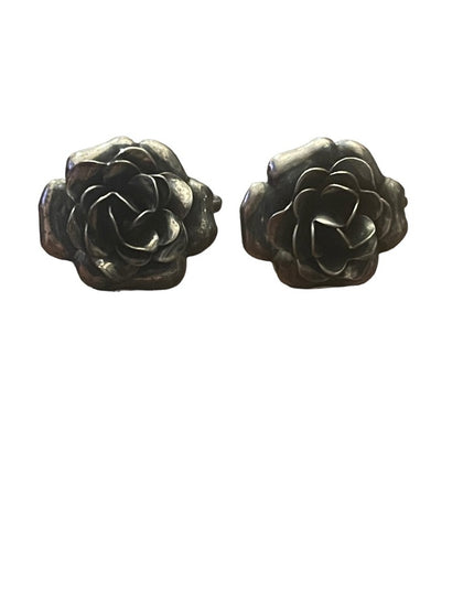 Vintage 1940s sterling silver fancy flower screw back earrings