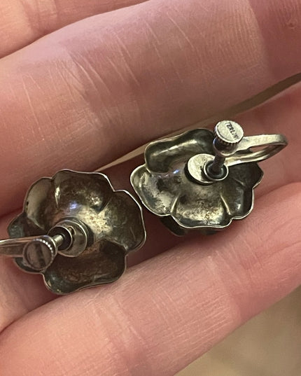 Vintage 1940s sterling silver fancy flower screw back earrings