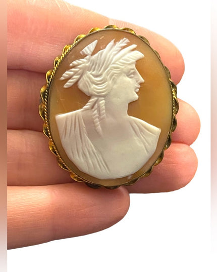 Antique Art Deco Pinchbeck Hand carved shell cameo brooch
