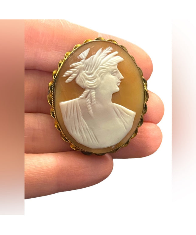 Antique Art Deco Pinchbeck Hand carved shell cameo brooch