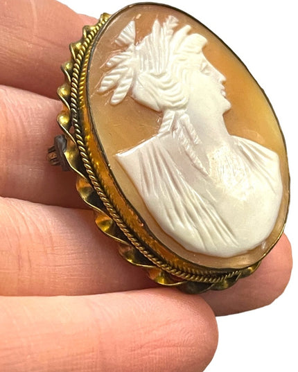 Antique Art Deco Pinchbeck Hand carved shell cameo brooch