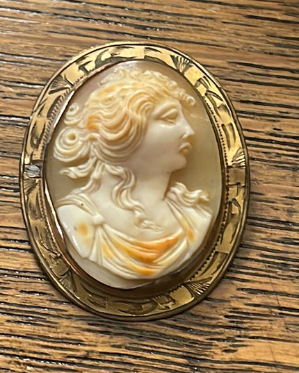 Antique Art Deco Pinchbeck gold plt Hand carved shell cameo brooch etched frame