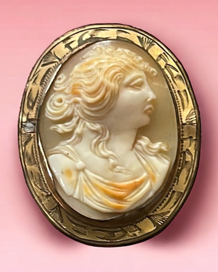 Antique Art Deco Pinchbeck gold plt Hand carved shell cameo brooch etched frame