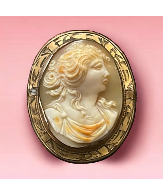 Antique Art Deco Pinchbeck gold plt Hand carved shell cameo brooch etched frame