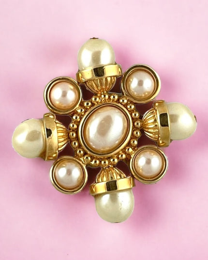 Vintage Magestic gold and faux pearl stunning brooch 1980s