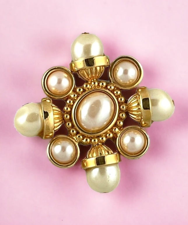 Vintage Magestic gold and faux pearl stunning brooch 1980s