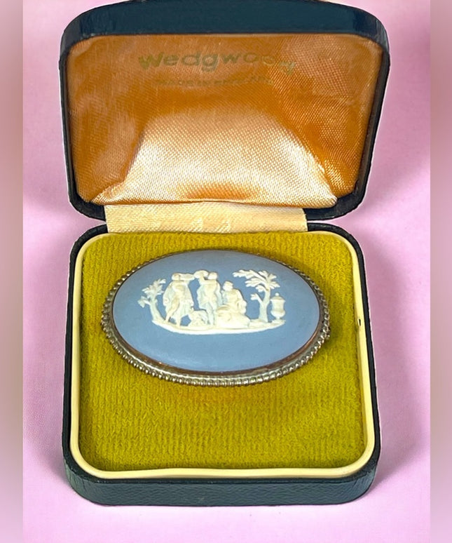 Wedgewood Blue Roman scene Jasperware Cameo brooch Orig box