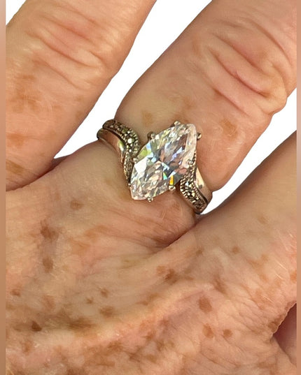 Stunning Sterling silver 925 CZ marcasite cluster ring