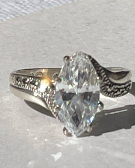 Stunning Sterling silver 925 CZ marcasite cluster ring