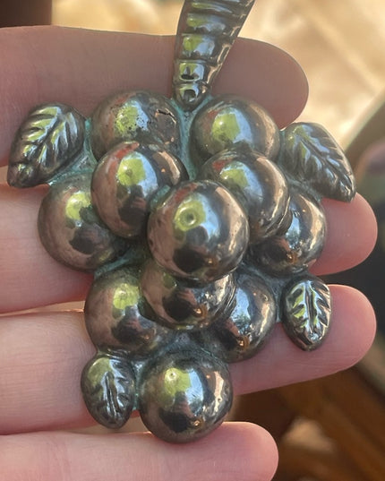 Lovely vintage sterling silver Mexico Wine grapes LARGE brooch