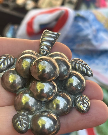 Lovely vintage sterling silver Mexico Wine grapes LARGE brooch