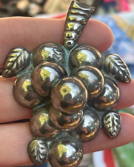 Lovely vintage sterling silver Mexico Wine grapes LARGE brooch