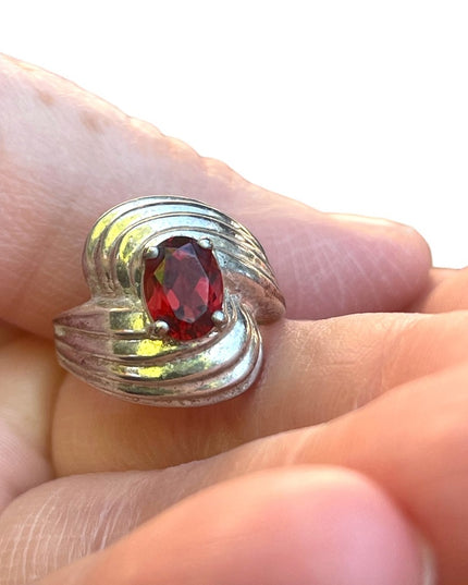 Lovely sterling silver Garnet ring with ornate modern chunky design