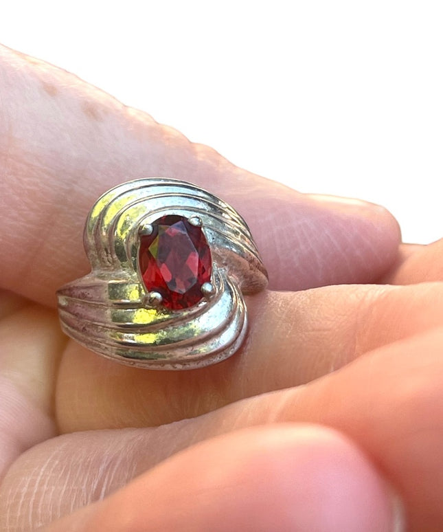 Lovely sterling silver Garnet ring with ornate modern chunky design
