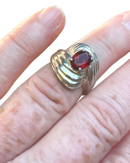 Lovely sterling silver Garnet ring with ornate modern chunky design