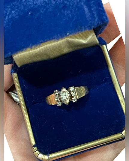 Vintage 1970s Dynasy 14k GOLD Diamond Engagement Ring