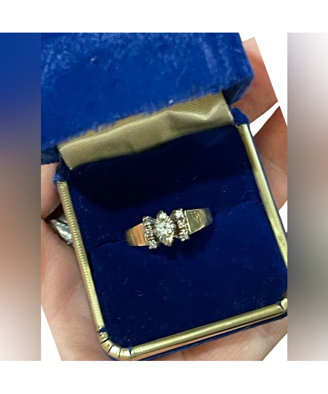 Vintage 1970s Dynasy 14k GOLD Diamond Engagement Ring