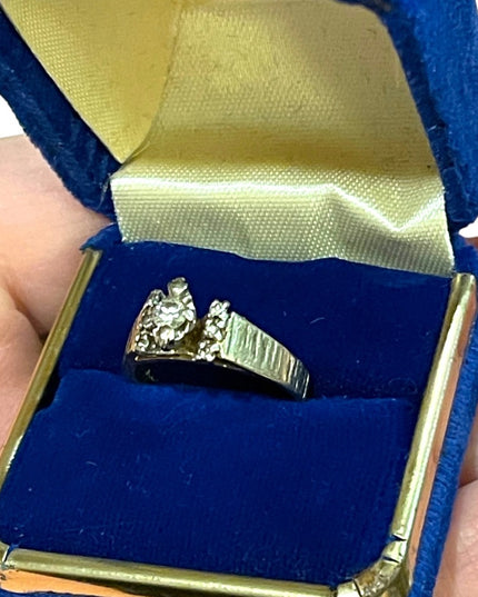 Vintage 1970s Dynasy 14k GOLD Diamond Engagement Ring