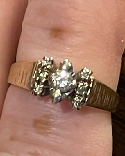 Vintage 1970s Dynasy 14k GOLD Diamond Engagement Ring