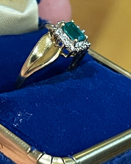 Vintage 10k GOLD Emerald & Diamond ring 1960s