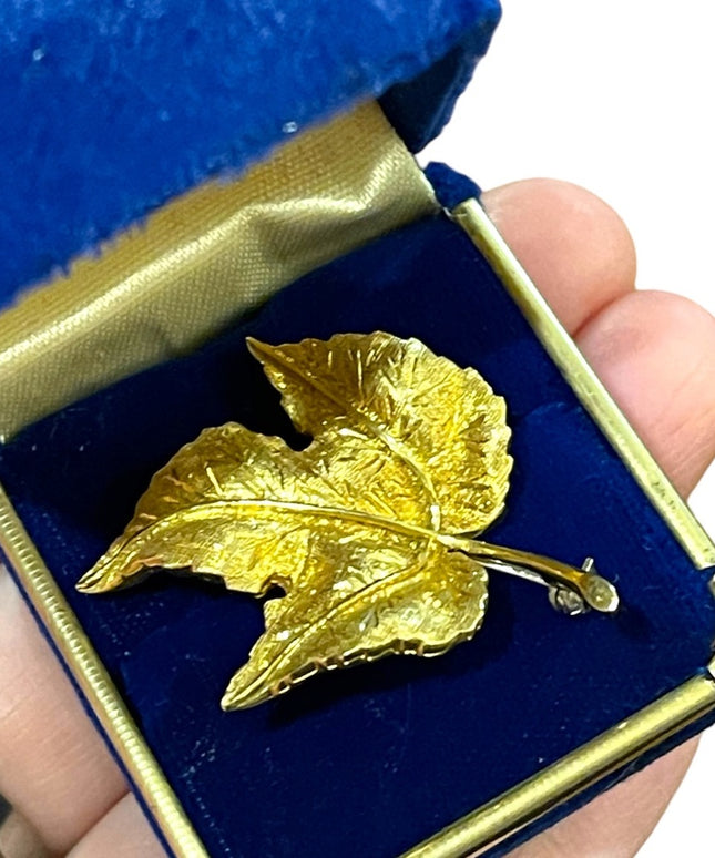 Vintage 18K K Yellow GOLD Maple Leaf Brooch Italy
