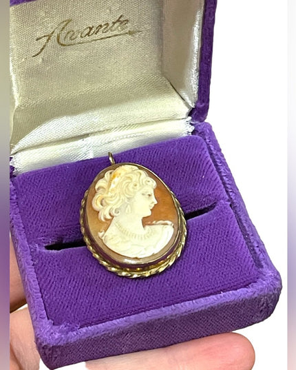 Vintage 1960s 12k Gold filled GF Carved shell cameo pendant