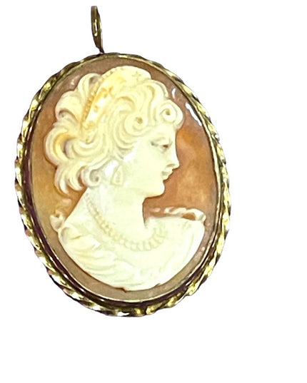 Vintage 1960s 12k Gold filled GF Carved shell cameo pendant