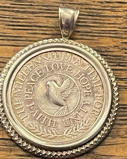 Vintage Fine Silver 2000 commemorative coin Pendant 999  Peace doves
