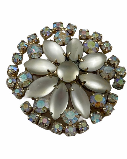 Vintsge Glass Crystal flower 🌺 brooch pearly finish