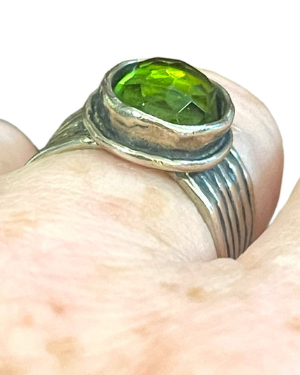 - Vintage Green stone Thick band sterling silver 925 banded  ring