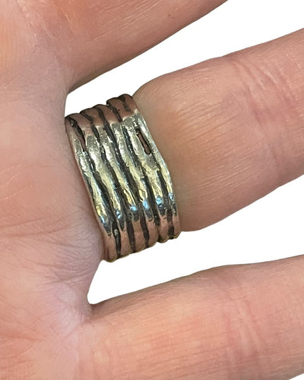 - Vintage Green stone Thick band sterling silver 925 banded  ring