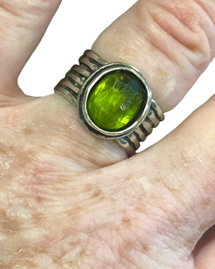 - Vintage Green stone Thick band sterling silver 925 banded  ring