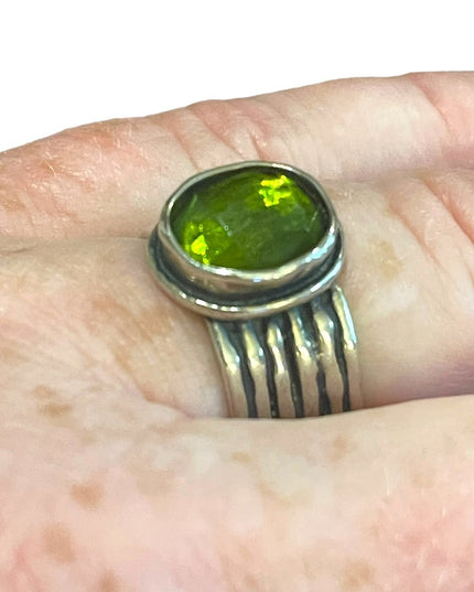 - Vintage Green stone Thick band sterling silver 925 banded  ring