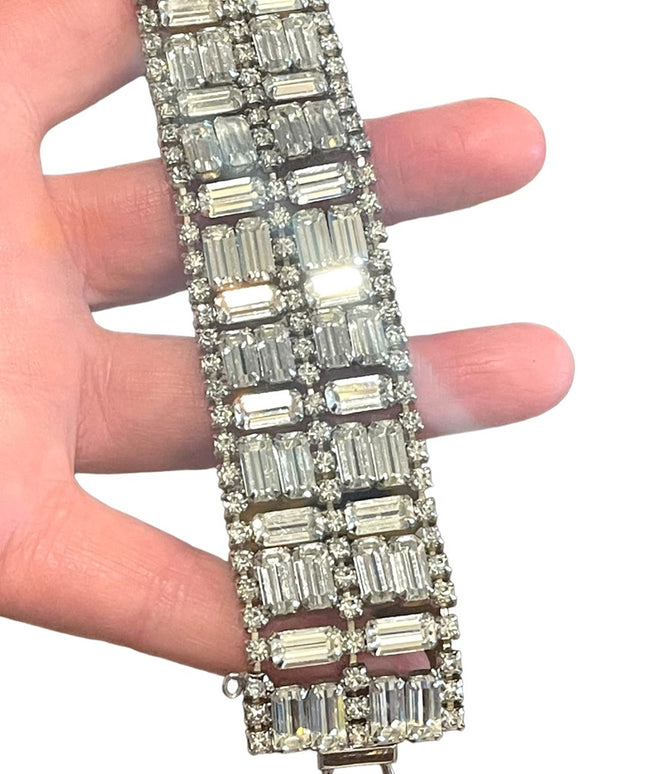 Vintage lovely CORO PEGASUS stunning Crystal bracelet silver finish
