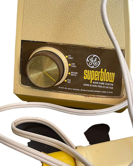 Vintage 1970s GE Superblow Pistol blow dryer with multiple settings. 💗