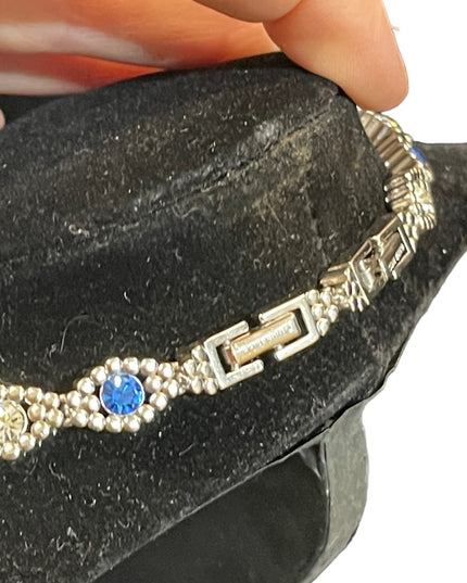 Lovely Ninna Ricci 14” blue & clear crystal silver finish necklace