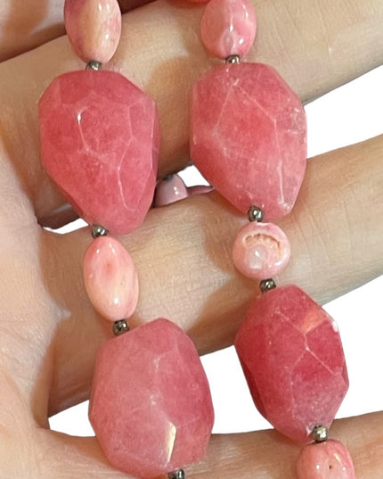 Lovely vintage dark pink stone rhodonite double strand necklace