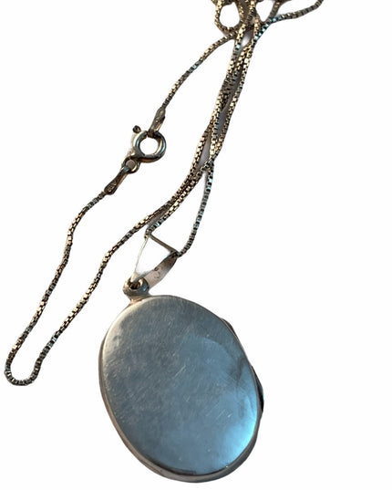 Vintage sterling silver oval locket on sterling chain necklace 925