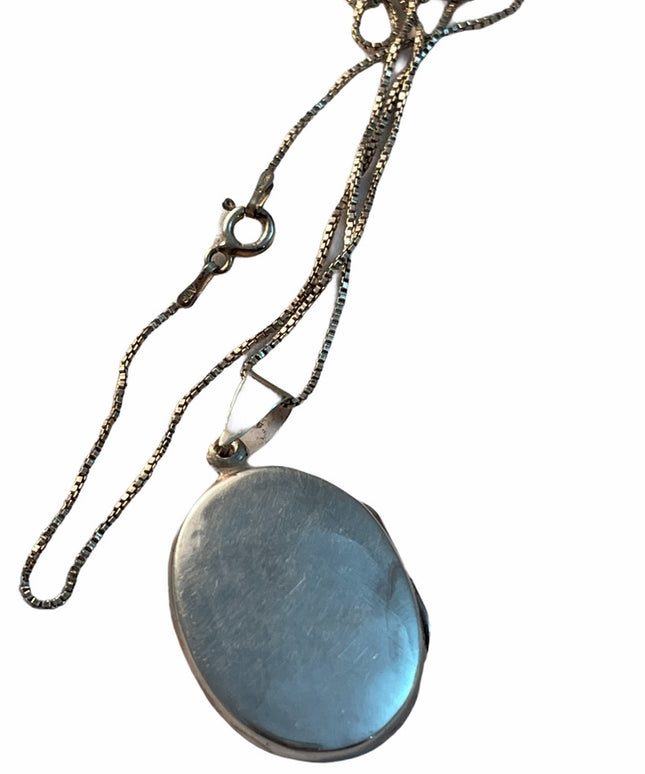 Vintage sterling silver oval locket on sterling chain necklace 925