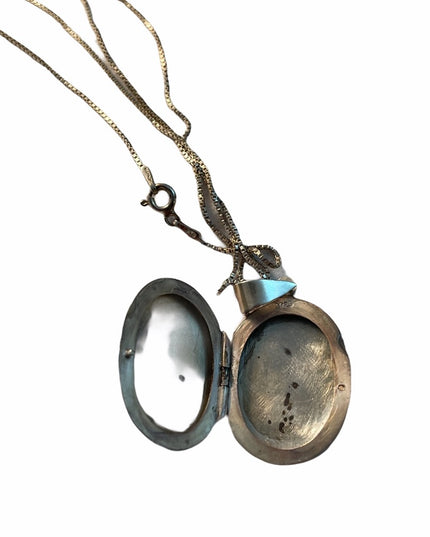 Vintage sterling silver oval locket on sterling chain necklace 925