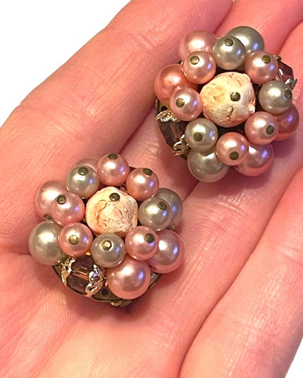 Vintage mid century 1950s/60s chunky resin plastic crystal groovy clip on