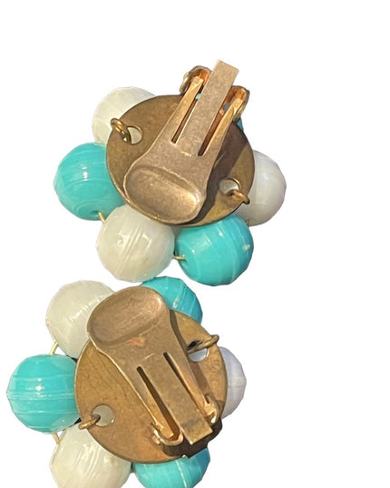 Vintsge mid century 1950s blue white chunky resin plastic groovy clip on