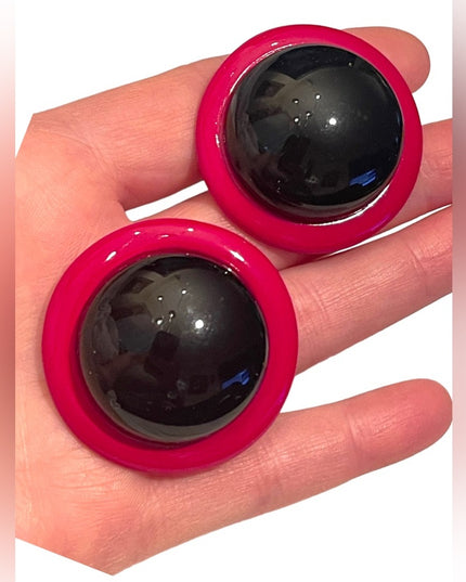 Vintage large chunky hot pink black resin plastic groovy clip on earrings