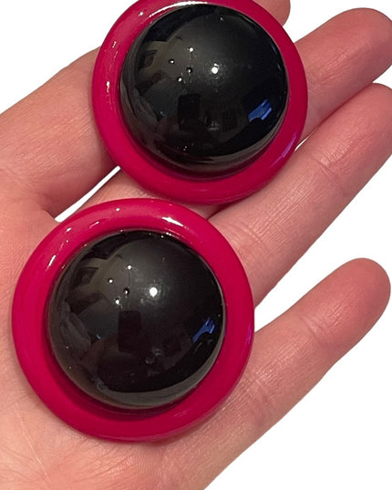 Vintage large chunky hot pink black resin plastic groovy clip on earrings