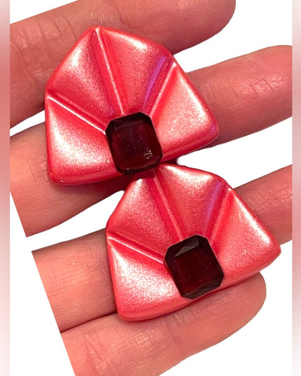Vintage hot pink crystal chunky resin plastic groovy pink earrings 1970s
