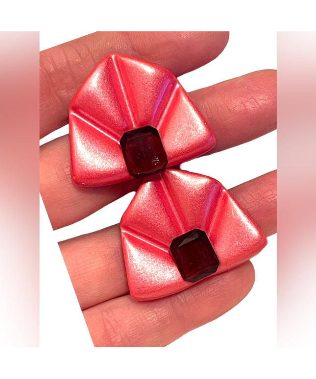 Vintage hot pink crystal chunky resin plastic groovy pink earrings 1970s