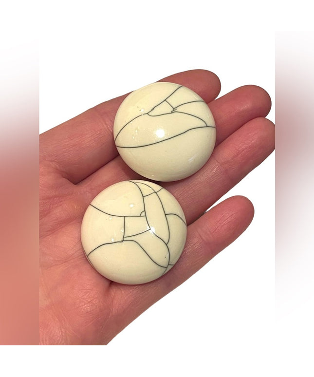 Vintage white crackle fabcy Plastic resin chunky round earrings 1970s