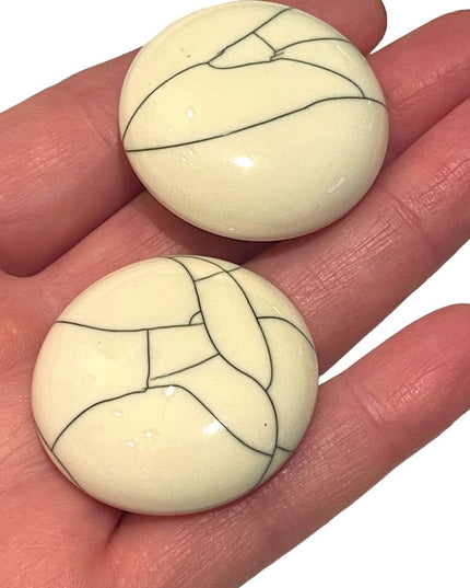 Vintage white crackle fabcy Plastic resin chunky round earrings 1970s