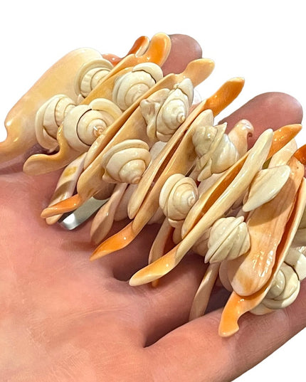 Vintage lovely handmade chunky SEA SHELL bracelet stretchy