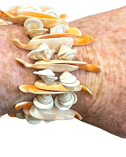 Vintage lovely handmade chunky SEA SHELL bracelet stretchy